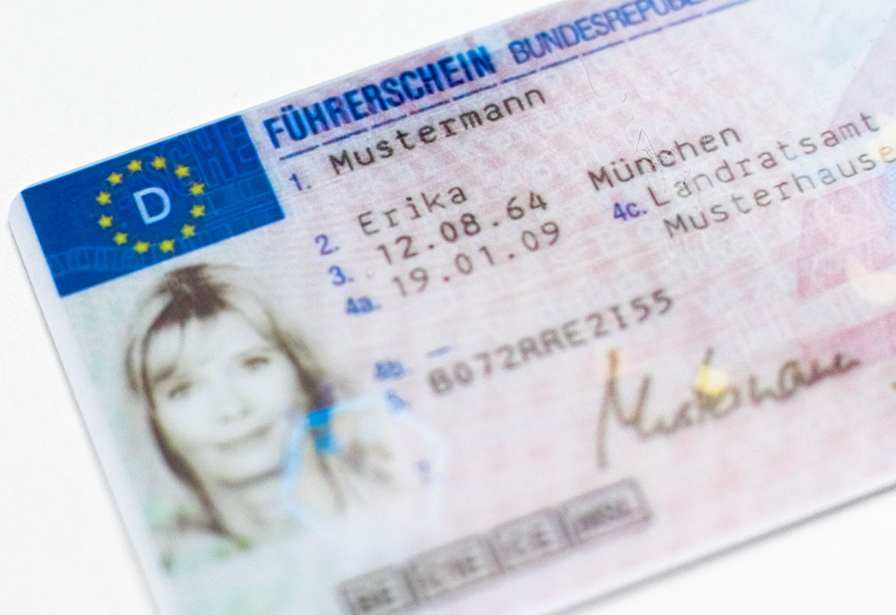 Rechtliche Bestimmungen und Sanktionen bei der Verwendung gefälschter Führerscheine in Deutschland