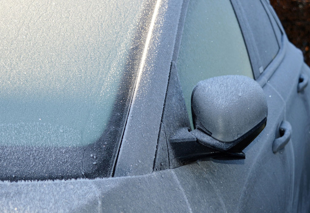 Frostschutzmittel beim Auto nachfüllen - so geht's